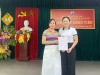 Chi bộ Trường THCS Hoàng Xuân Hãn: Lễ kết nạp đảng viên mới.